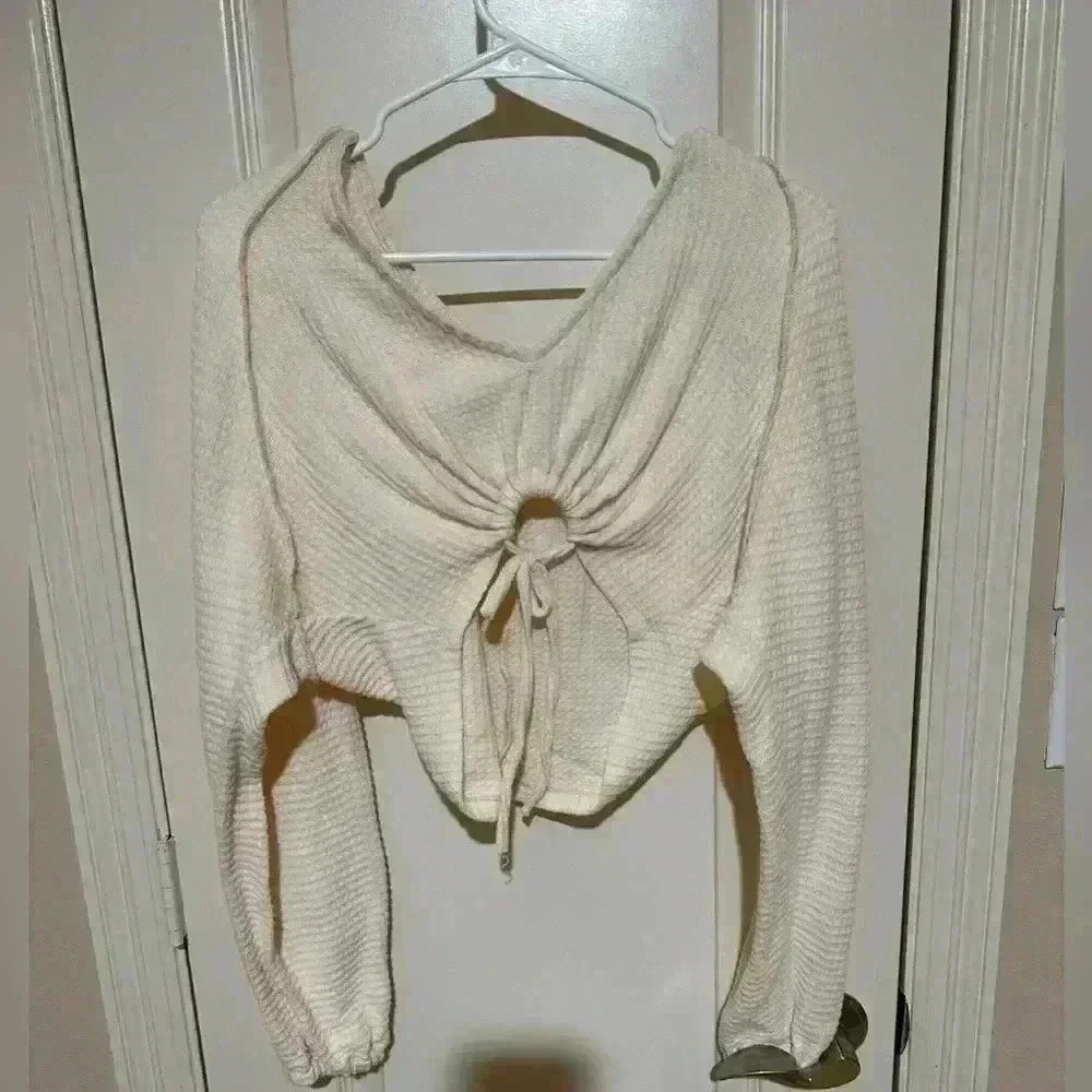 Urban Outfitters Cropped Sweater - Picture 1 of 1